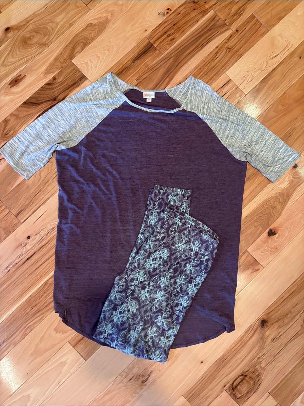 LuLaRoe outfit leggings & tunic
